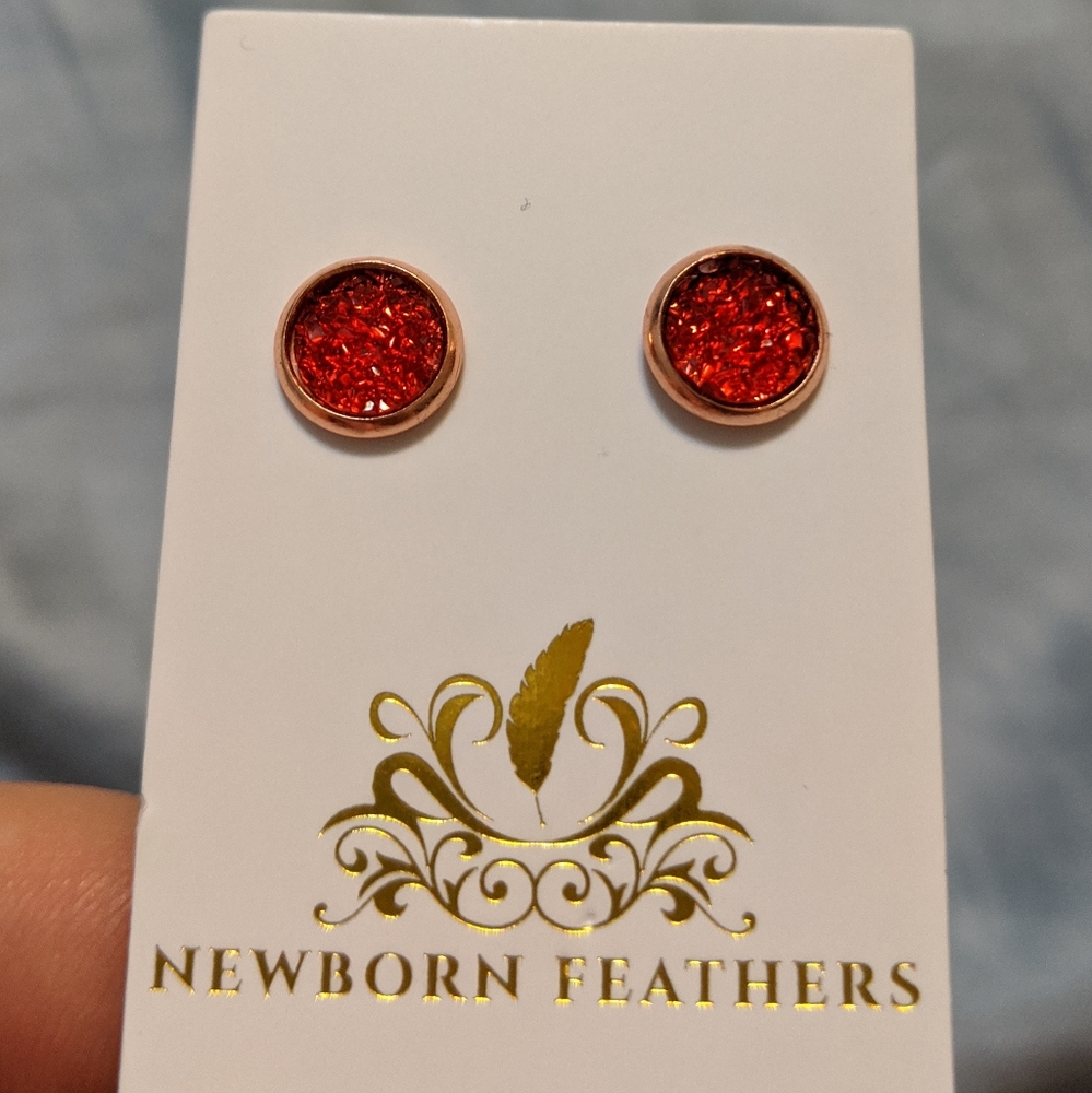Newborn Feathers Red jeweled earrings 8mm